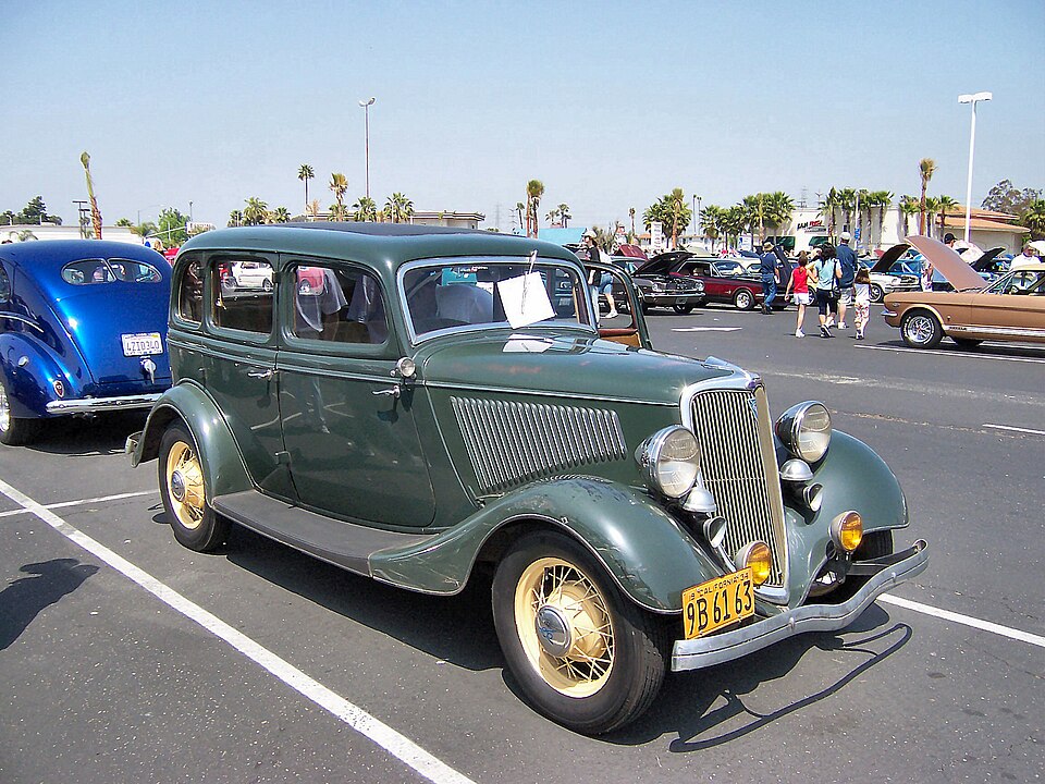 Файл:1934 Ford Fordor Deluxe.jpg