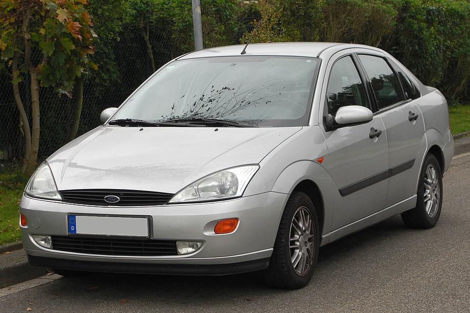 Файл:Ford Focus I Stufenheck front 20101015.jpg