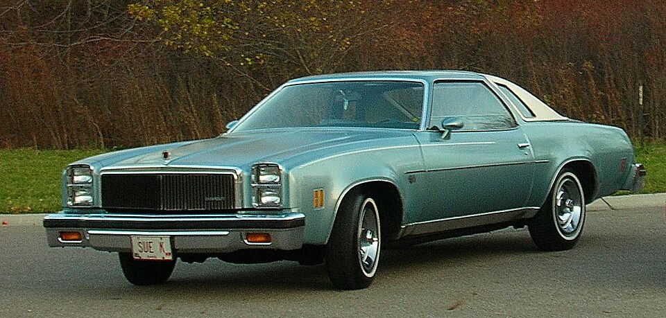 Файл:1977 Chevrolet Chevelle Malibu Classic Landau Coupé, front left.jpg