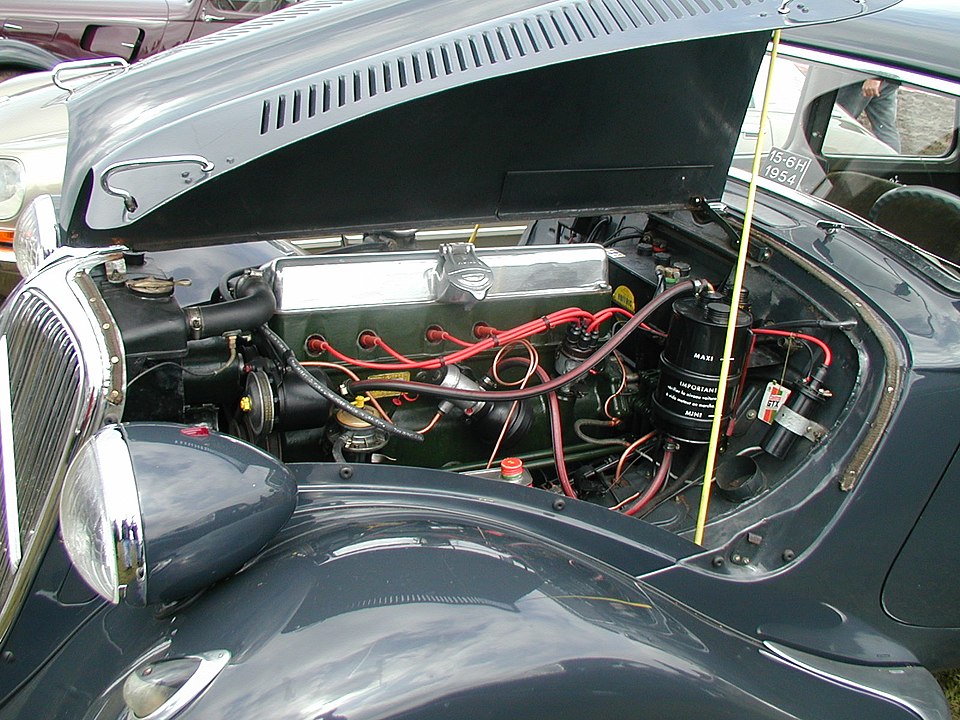 Файл:Traction 6cylindre-engine.jpg