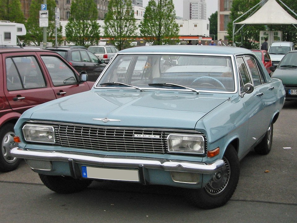 Файл:Opel kapitaen admiral diplomat a sst.jpg